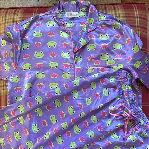 Character Purple Frog Print Women’s Pajamas size Small - Picture 1 of 6